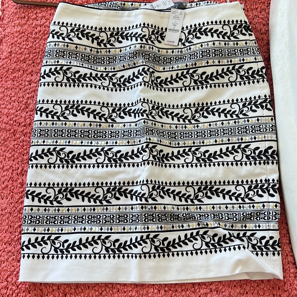 White House Black Market Embroidered Pencil skirt NWT size 8